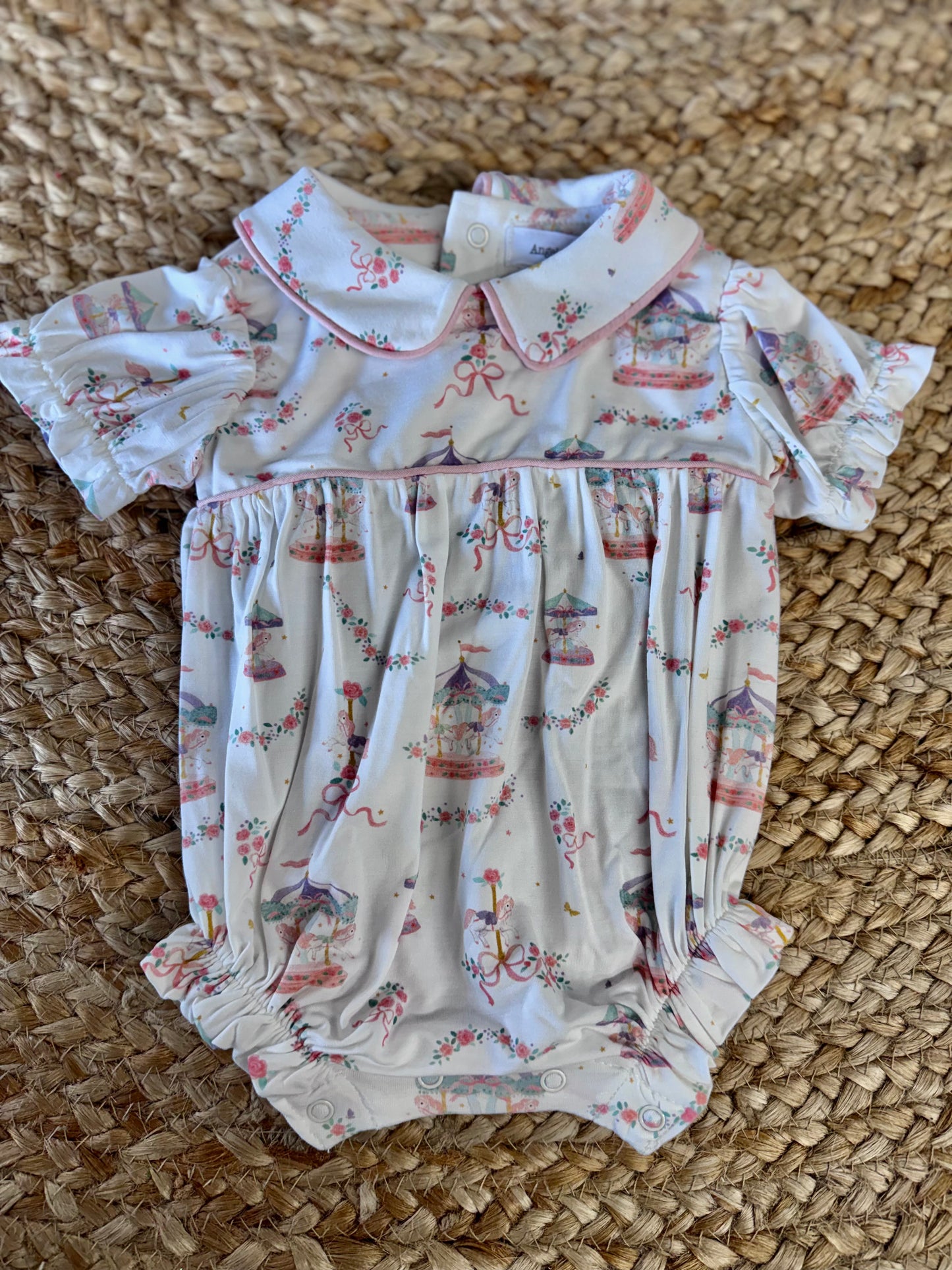 AD Carousel With Bows Bubble